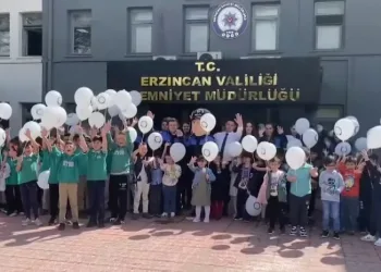 Minik öğrenciler Polis Haftasında polisleri unutmadılar