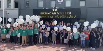 Minik öğrenciler Polis Haftasında polisleri unutmadılar