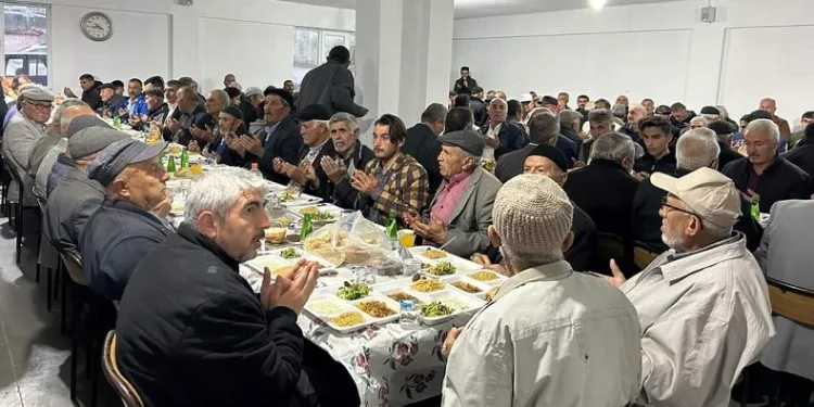 Evci köyünde geleneksel iftar yemeği