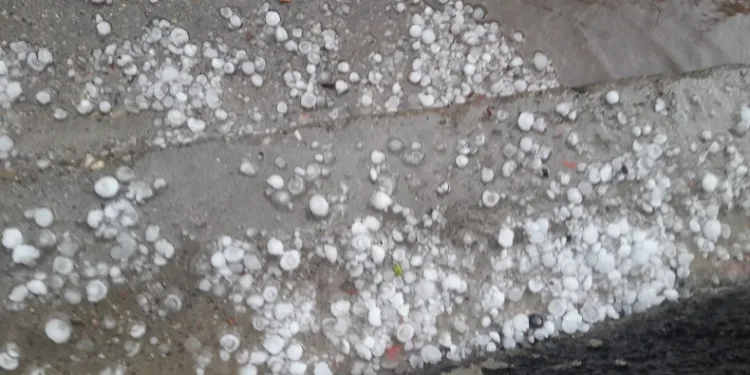 Fındık büyüklüğünde dolu yağdı