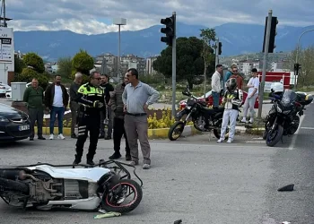 Kamyonla çarpışan motosiklet sürücüsü hayatını kaybetti