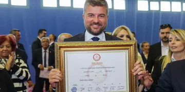 Buca’da Başkan Görkem Duman mazbatasını aldı