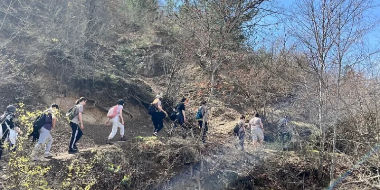 Üniversitelilerden Höbek Dağı ve Kaleköy’de doğa yürüyüşü
