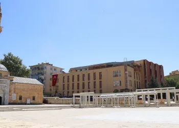 Tarihi çarşı bayrama hazırlanıyor