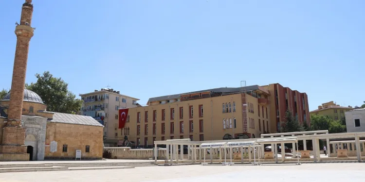 Tarihi çarşı bayrama hazırlanıyor