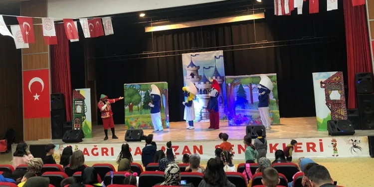 Ağrı’da çocuklar Ramazan şenlikleriyle eğlendi