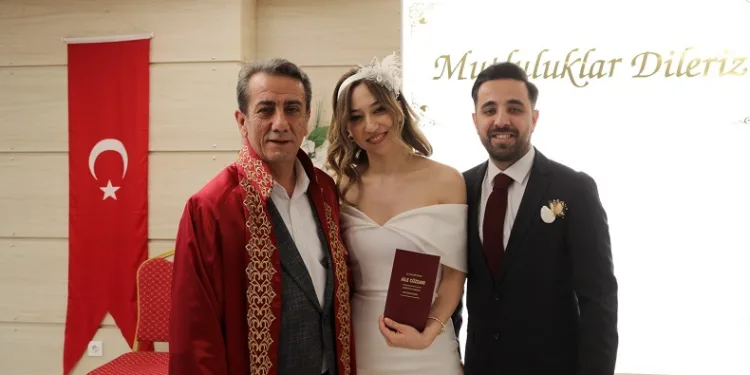 Efeler Belediye Başkanı Anıl Yetişkin ilk nikahını kıydı