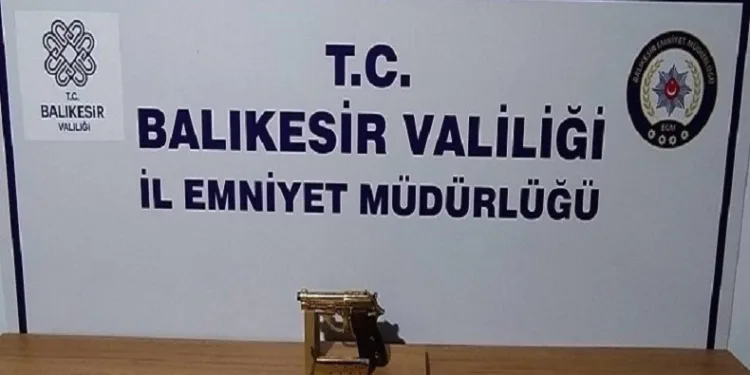 Kız meselesinden husumetlisini tabanca ile vurdu