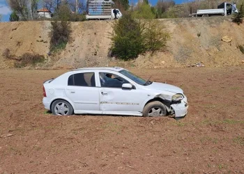 Malatya’da otomobil şarampole devrildi