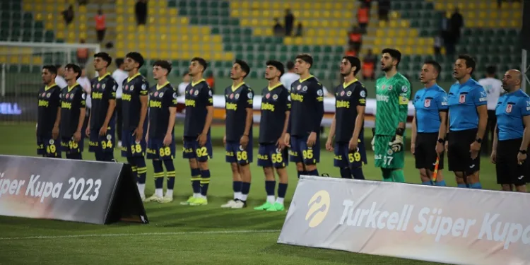 Fenerbahçe: “Dün olduğu gibi bugün ve yarınlarda da dik durmaya devam edeceğiz”