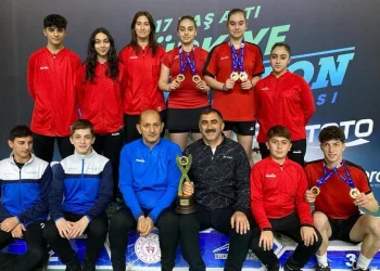 Erzincanlı badmintoncular 4 farklı branşta Türkiye şampiyonluğu kazandı