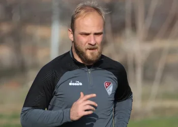 Elazığspor’da kaleci Hakan Canbazoğlu korkuttu