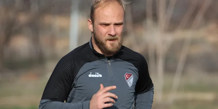 Elazığspor’da kaleci Hakan Canbazoğlu korkuttu