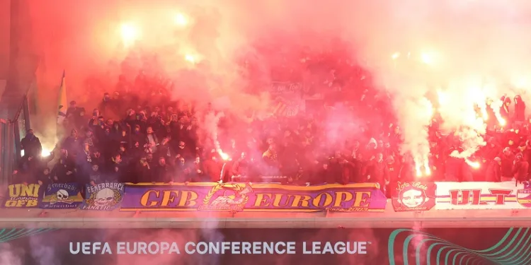 UEFA, Fenerbahçe’nin deplasman cezasının bir maçını erteledi