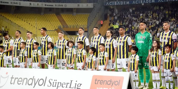 Fenerbahçe 3 branşta şampiyonluğa oynuyor