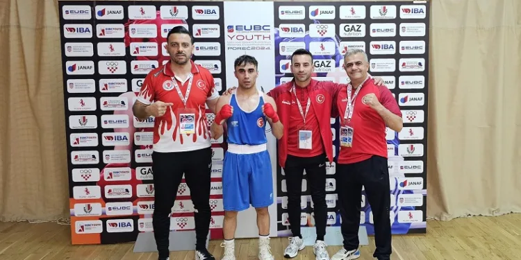 Aydınlı milli boksör çeyrek finale yükseldi