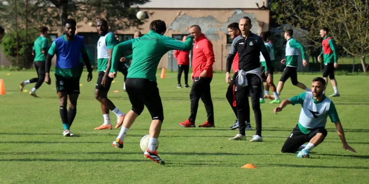 Sakaryaspor, Erzurumspor FK mesaisine devam ediyor