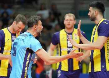 Halkbank seride 1-0 öne geçti