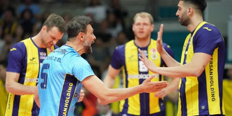 Halkbank seride 1-0 öne geçti