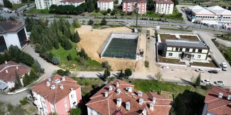 Ayazma’da çocuklar için yeni saha inşa ediliyor