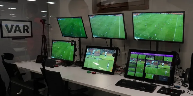 Süper Lig’de yabancı Video Yardımcı Hakemi (VAR) uygulaması başlayacak