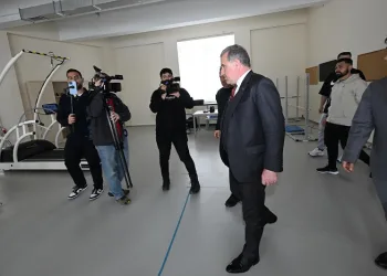Bakan Bak’tan Sporcu Sağlığı ve Performansı Merkezi’ne övgü