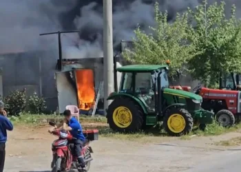 Konteynerde çıkan yangın paniğe neden oldu