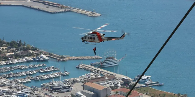Antalya’da teleferik kazasında mahsur kalanlar helikopterle kurtarıldı