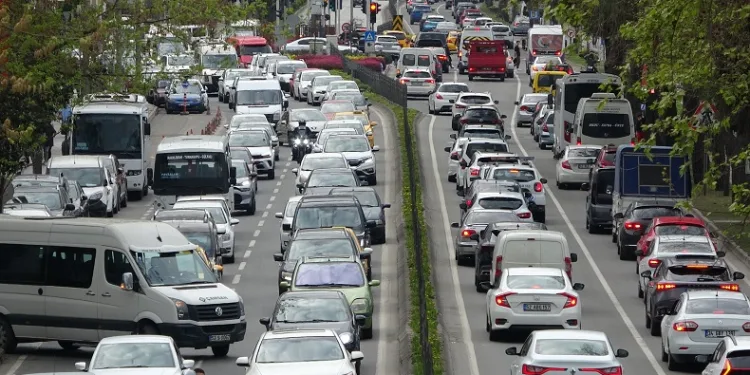 Karadeniz Sahil Yolu’nda trafik yoğunluğu