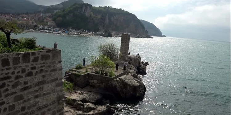 Amasra 8 günde nüfusunun 100 katı turist ağırladı