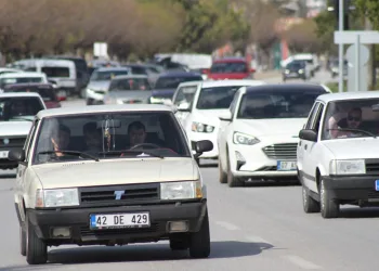 Yeni Konya-Antalya karayolunda bayram dönüşü trafiği yoğunluğu