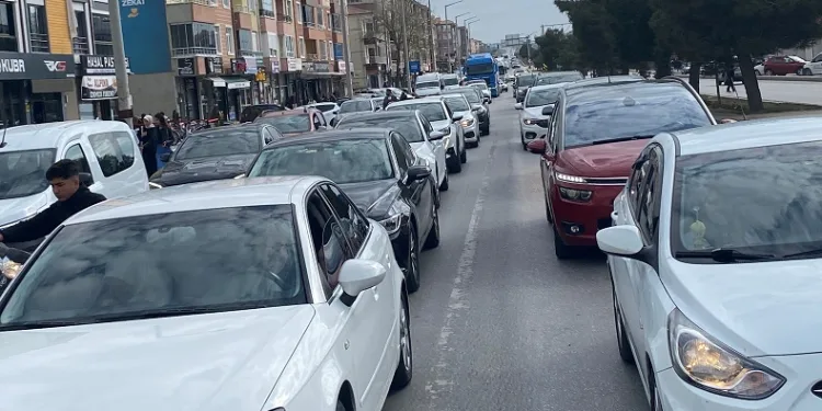 Konya-Ankara yolunun geçiş noktası Kulu’da tatil dönüşü yoğunluğu