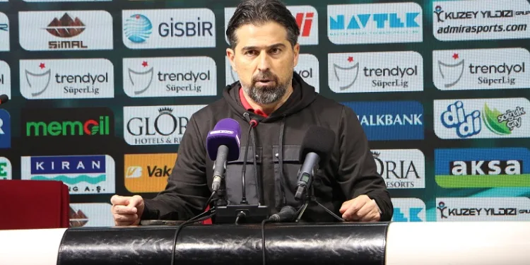 Çaykur Rizespor Teknik Direktörü İlhan Palut: “Taraftarımızın önünde güzel bir galibiyete imza attık”