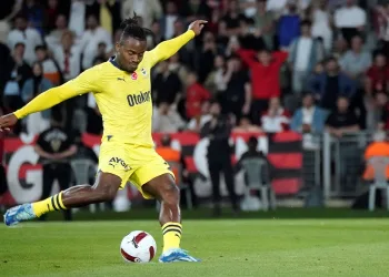 Michy Batshuayi bu sezon 22. golünü attı