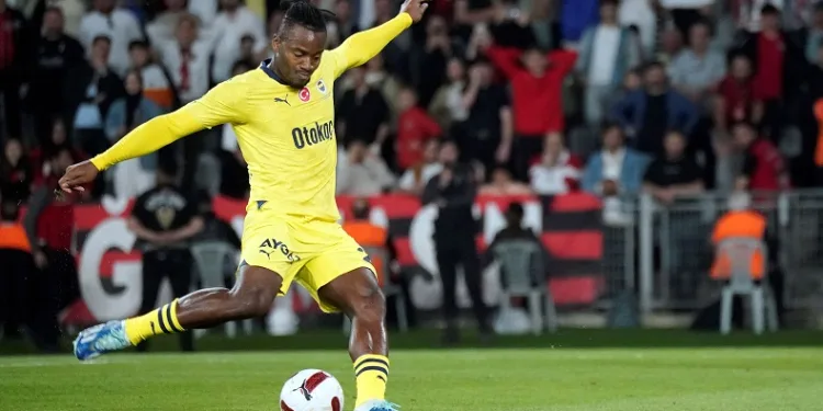 Michy Batshuayi bu sezon 22. golünü attı