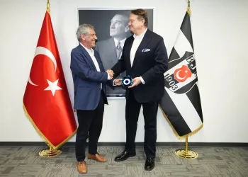 Beşiktaş Başkanı Hasan Arat, Fernando Santos ile vedalaştı