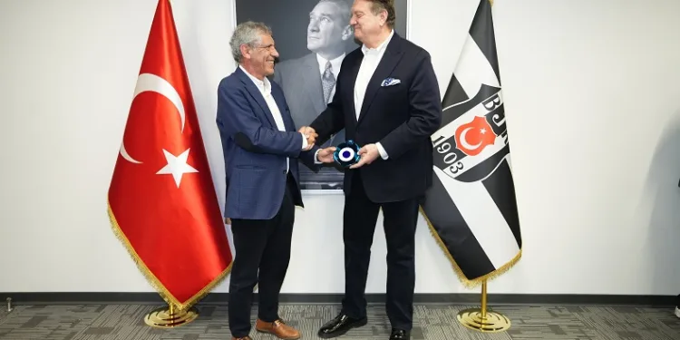Beşiktaş Başkanı Hasan Arat, Fernando Santos ile vedalaştı