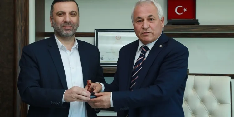 Kavak Belediye Başkanı Şerif Ün mührü teslim aldı