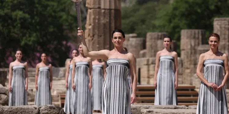 Paris 2024 Olimpiyat Oyunları meşalesi yandı