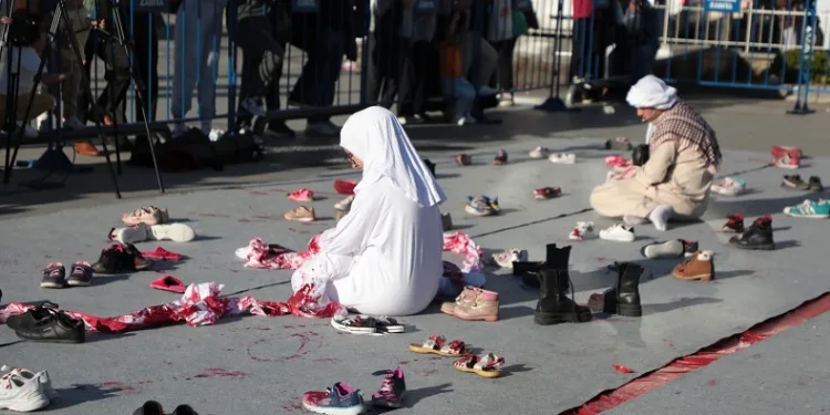Esenler’de Filistin’de yaşanan soykırıma sanatla dikkat çektiler
