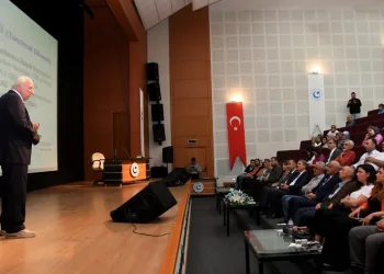 Adıyaman Üniversitesi’nde “21. Yüzyılda Öğretmen Olmak” konulu konferans