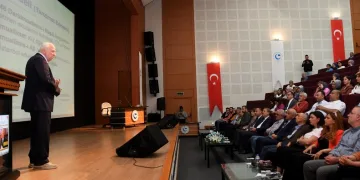 Adıyaman Üniversitesi’nde “21. Yüzyılda Öğretmen Olmak” konulu konferans