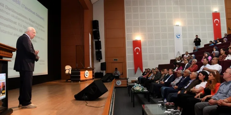 Adıyaman Üniversitesi’nde “21. Yüzyılda Öğretmen Olmak” konulu konferans
