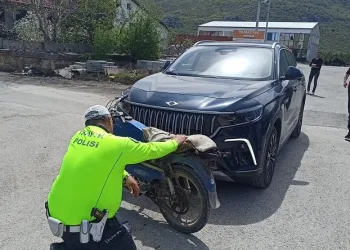 Konya’da motosiklet ile cip çarpıştı