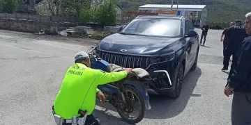 Konya’da motosiklet ile cip çarpıştı