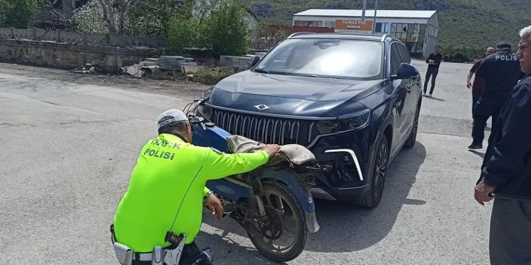 Konya’da motosiklet ile cip çarpıştı