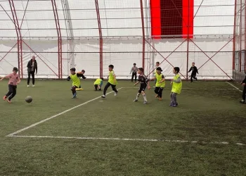 23 Nisan İlkokullar arası halı saha turnuvası başladı