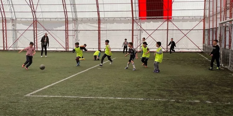 23 Nisan İlkokullar arası halı saha turnuvası başladı