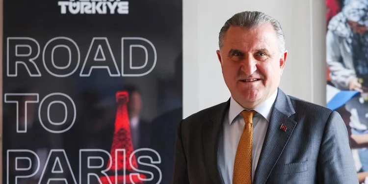 Bakan Bak: “Paris Olimpiyatları için iddialıyız, heyecanla başlamasını bekliyoruz”