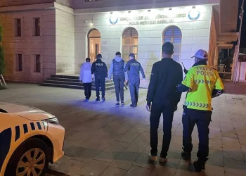 Trafikte akrobasi gösterisi yapan 3 motosikletliye 95 bin lira ceza